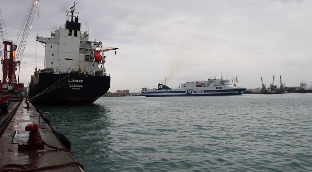 Moti i keq, pezullohen lundrimet e linjes Durres-Bari, Vlore-Brindisi